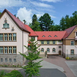 vos_domazlice_budova(1)